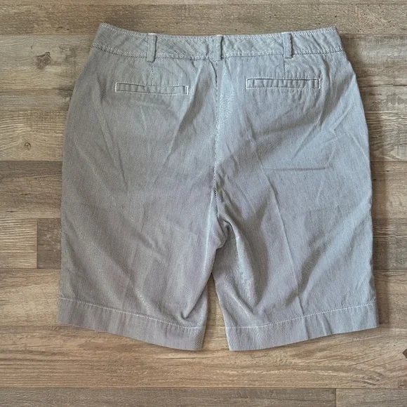 Lands' End Casual Shorts Size M - Picture 8 of 9